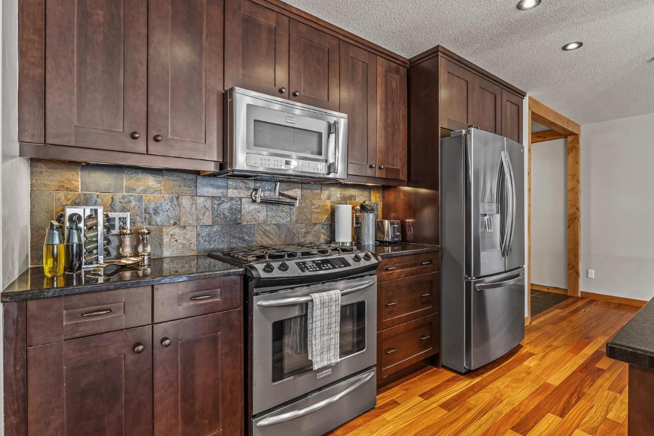 Apartment 3 Bedroom By Canadian Rockies Vacation