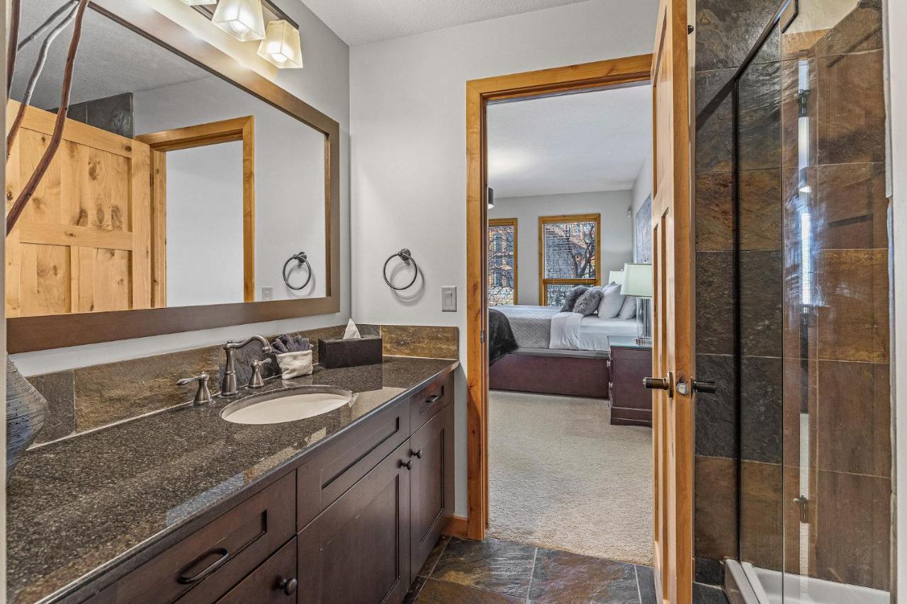Apartment 3 Bedroom By Canadian Rockies Vacation Canmore