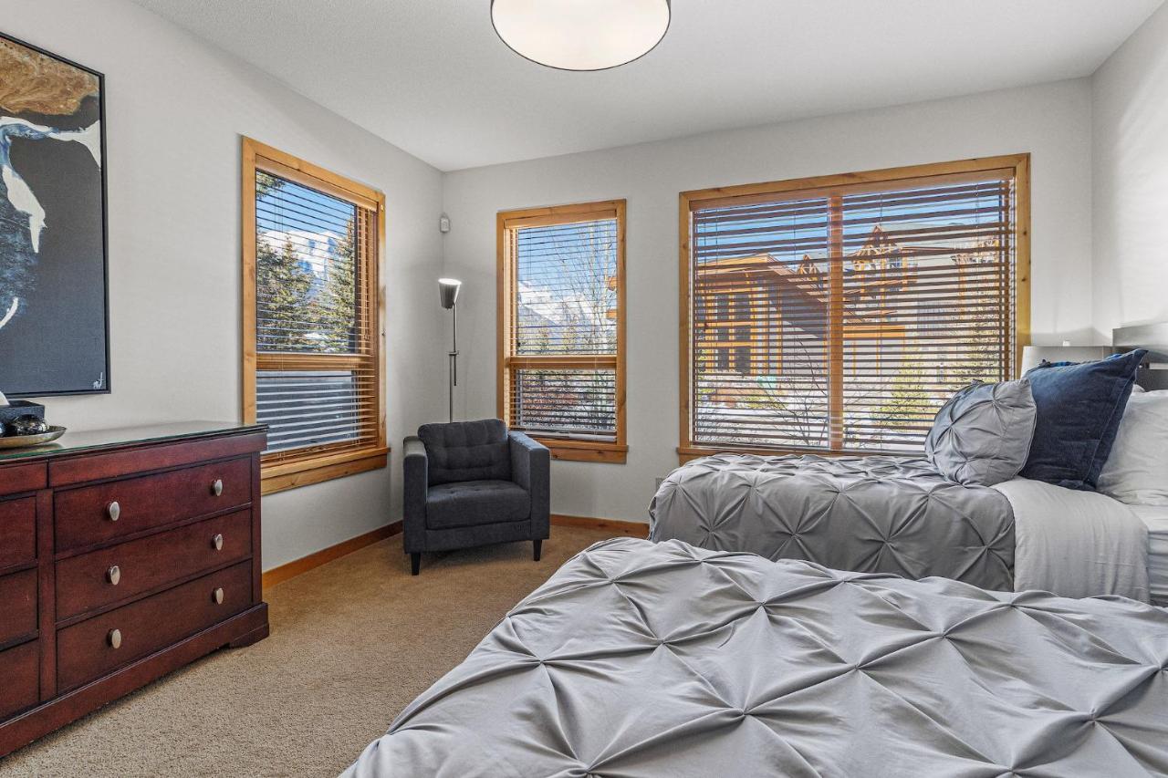 3 Bedroom By Canadian Rockies Vacation Apartment *
