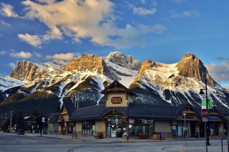 Apartment 3 Bedroom By Canadian Rockies Vacation *