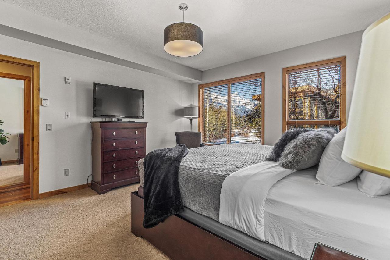 Apartment 3 Bedroom By Canadian Rockies Vacation